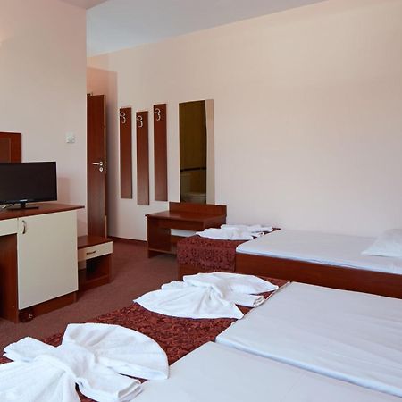 Guesthouse Kirov 拉夫达 外观 照片