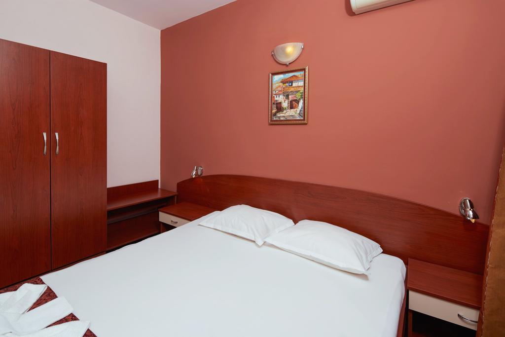 Guesthouse Kirov 拉夫达 外观 照片