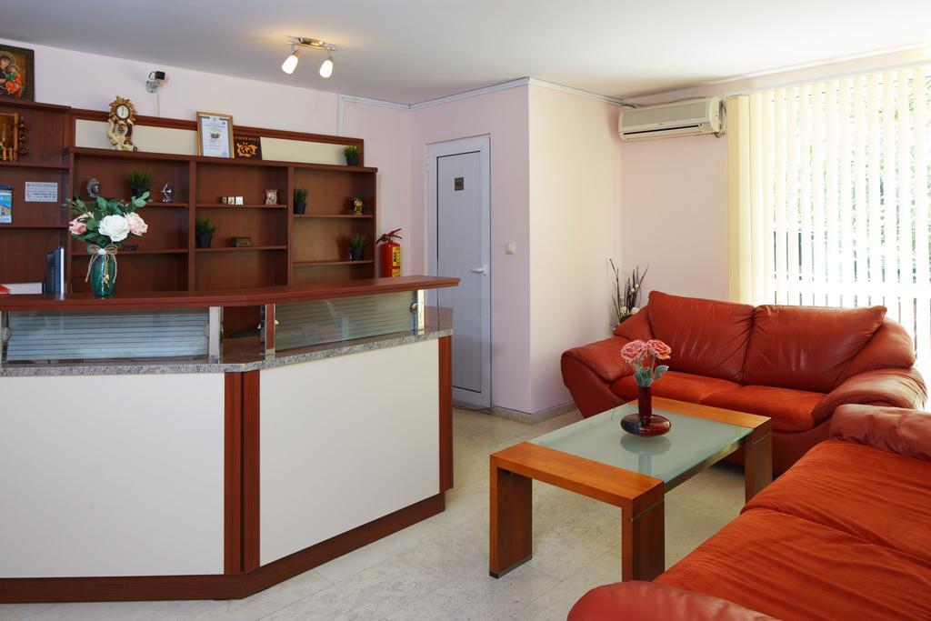 Guesthouse Kirov 拉夫达 外观 照片